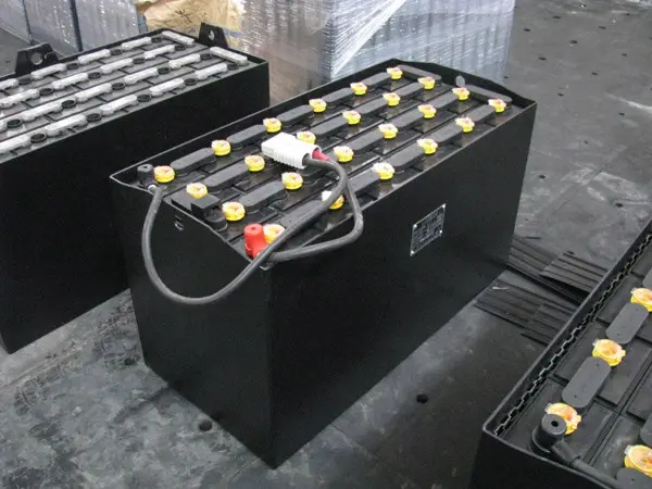 蓄電池使用壽命短有哪些原因造成？