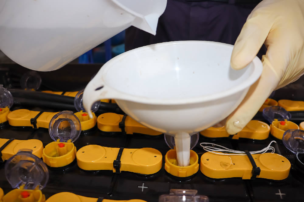 鉛酸電池加液有用嗎？蒸餾水、電解液、修復液有什么區別
